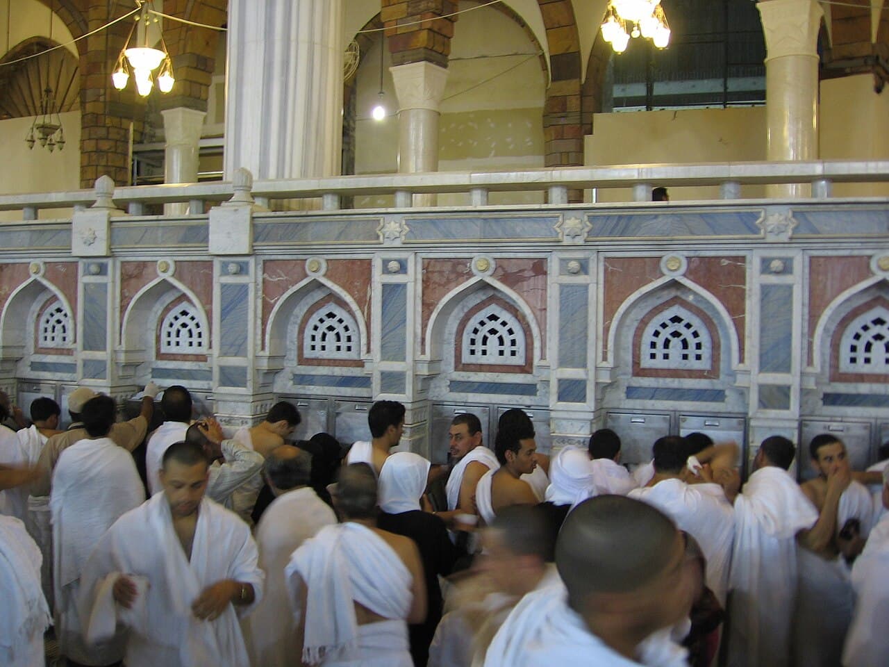 Mescid-i Haram içindeki Zemzem kuyusu alanı