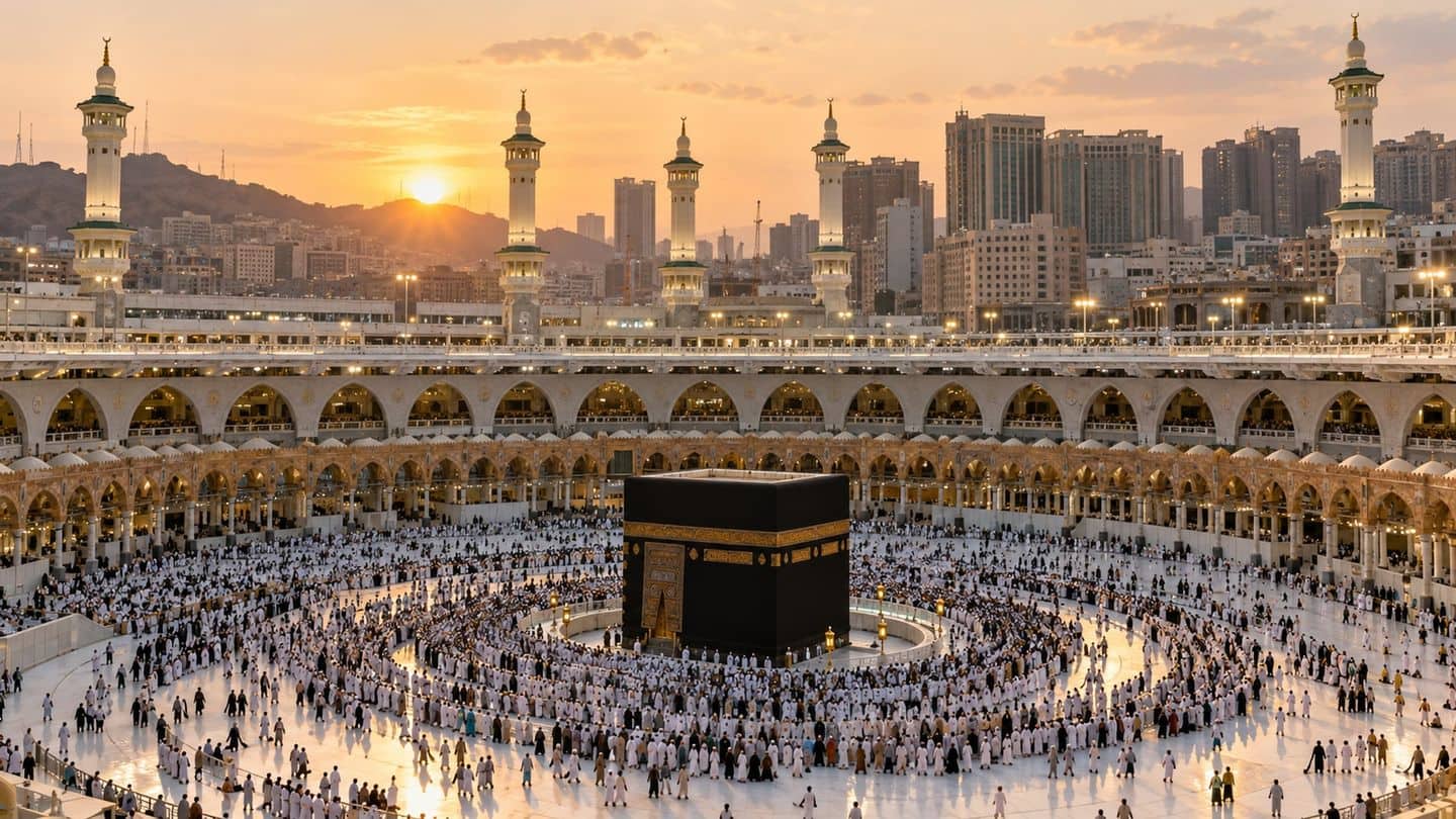 Ortasında Kâbe bulunan Mescid-i Haram avlusu ve çevresini saran çok katlı revaklar